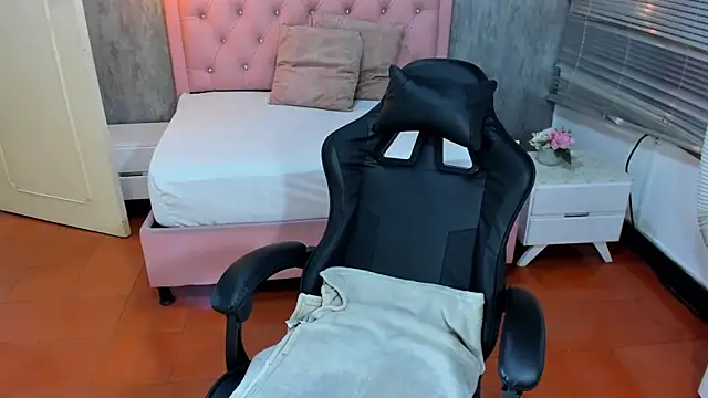 lissa jhonsoon online show from April 18, 3:42 am