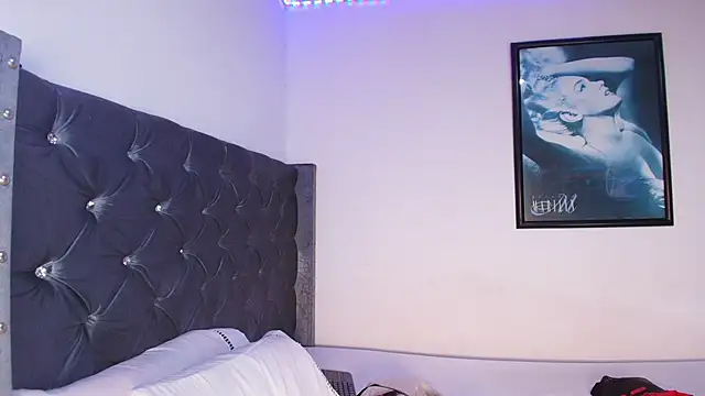 GraceWallace  online show from September 19, 9:58 pm