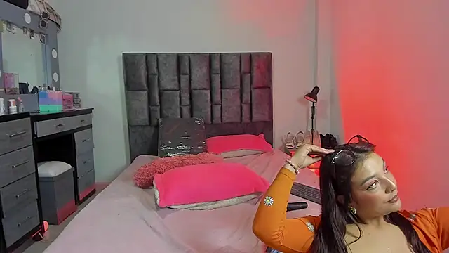 Esmeraldaa- online show from January 10, 6:07 am