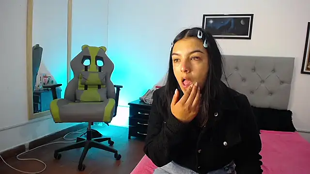 Esmeraldaa- online show from October 8, 5:34 am