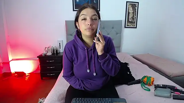 Esmeraldaa- online show from November 6, 4:40 am