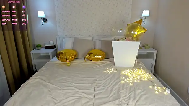 Chloee White online show from December 5, 10:05 am