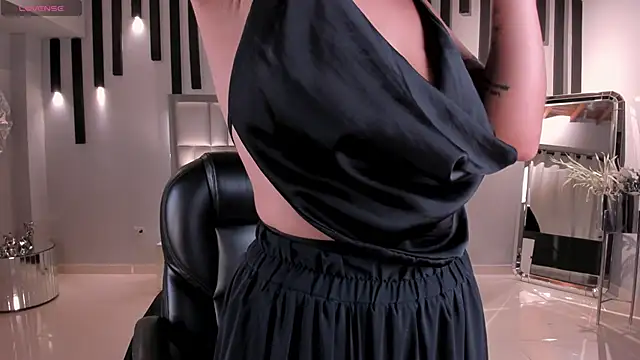 SarahYates online show from October 28, 4:18 am