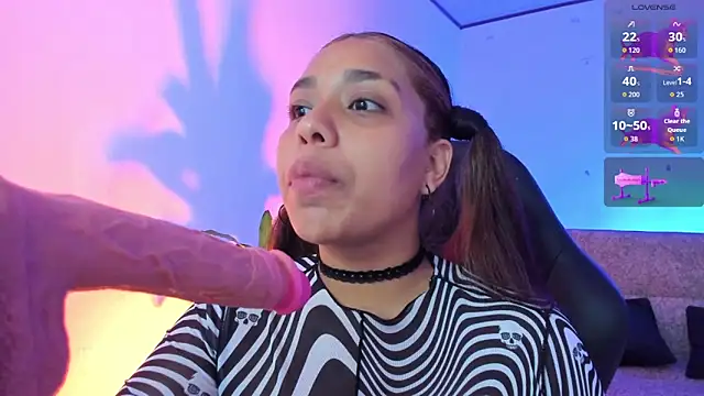 giselle upp online show from November 28, 4:04 am