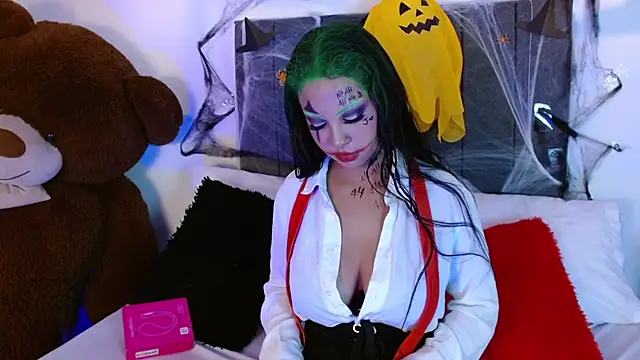 Emadelacroix online show from October 4, 8:02 pm