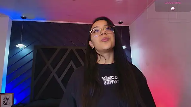 zoe martins  online show from March 19, 5:28 pm