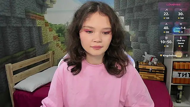 EmilyChaves online show from September 28, 5:07 pm