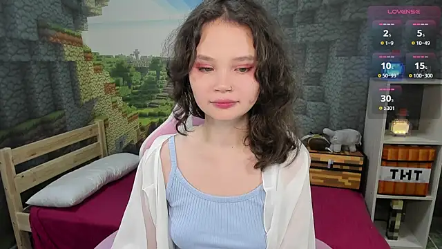 EmilyChaves online show from September 17, 8:51 pm