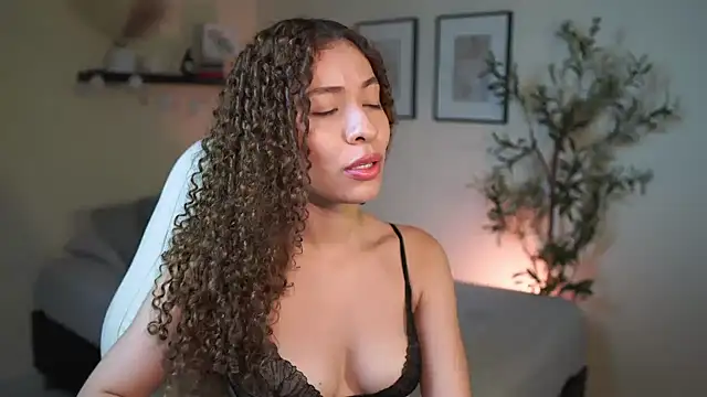 isabella-garcia- online show from March 10, 11:53 pm