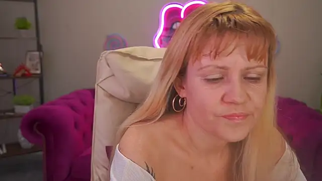 BellaLaPetit online show from March 29, 3:00 pm