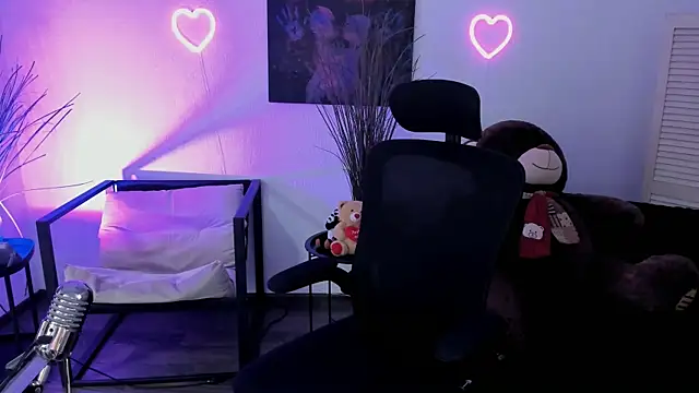 AuroraWrenfield online show from April 13, 4:14 am