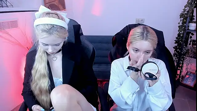 AuroraWrenfield online show from September 9, 1:55 pm