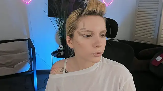 AuroraWrenfield online show from February 4, 7:44 am