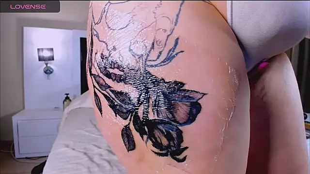 marrenaa online show from October 12, 6:27 am