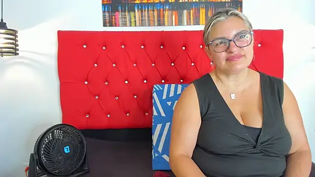 carolinacrus01 online show from October 15, 5:15 pm