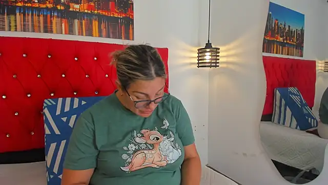 carolinacrus01 online show from December 15, 4:34 pm