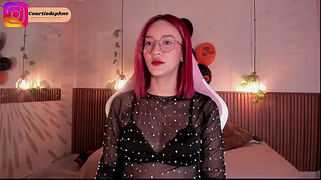 daphne courtis online show from October 25, 3:14 am