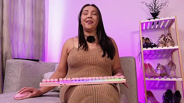 sweett-mary online show from August 9, 8:23 pm