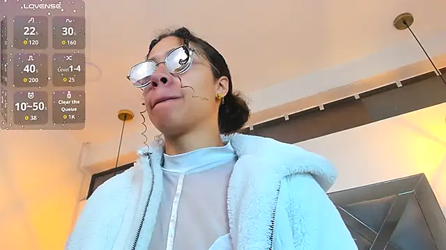 Hanna Cornee  online show from October 13, 1:36 pm