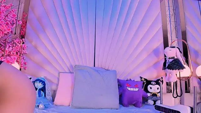 VesperVelvet online show from April 10, 5:24 am