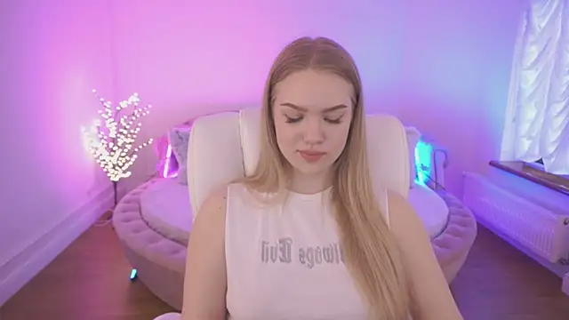 CelesteNoir online show from February 12, 9:00 am