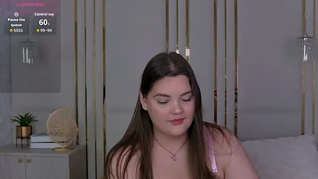 EmilyHyde online show from October 9, 8:57 pm