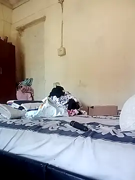 RFeltomWhitJ online show from November 22, 9:45 am