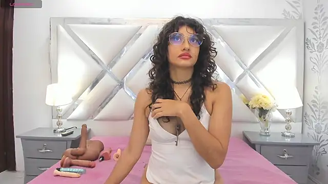 selenareyes online show from September 15, 8:38 pm