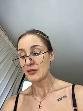 RosieBlossom online show from October 30, 8:10 pm