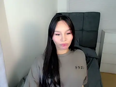 holly tabby online show from December 13, 9:43 pm