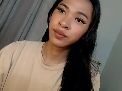 Annaloula online show from December 14, 1:50 pm