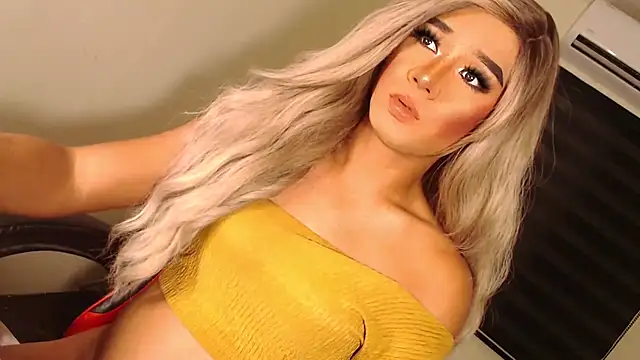 SissifyMeNow online show from October 10, 6:46 pm