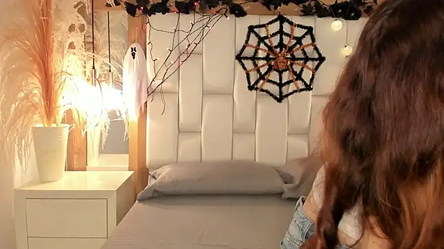 Daphne And Roger online show from October 15, 11:46 am