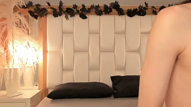 Daphne And Roger online show from December 2, 11:12 am