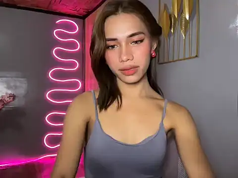 Lovelynikki03 online show from April 24, 10:23 pm