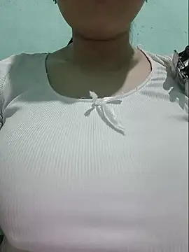 Shiny Babe online show from May 14, 4:35 pm
