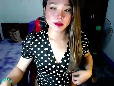 Urassiansweetcummer online show from November 21, 9:11 am