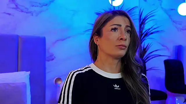 Izabellle02 online show from February 26, 5:17 am