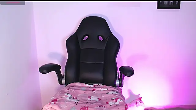 Cleogh  online show from April 24, 11:29 pm