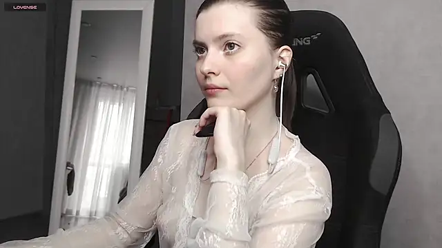 cute elfy  online show from September 30, 2:01 pm