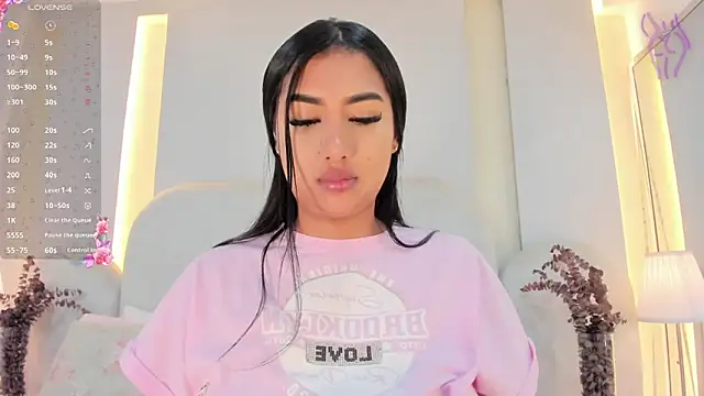 SalomeeBell online show from October 16, 8:33 pm