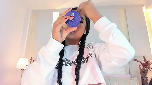 SalomeeBell online show from October 8, 8:46 pm