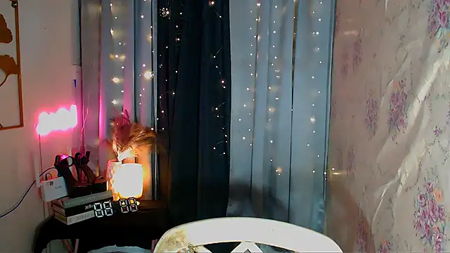 Lorainnelustts online show from February 13, 9:55 am