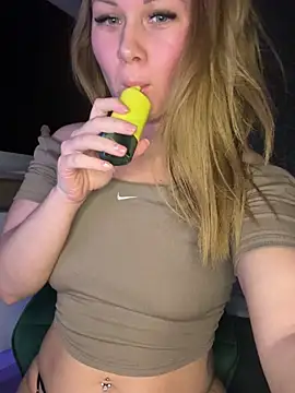 Velvetnoir21 online show from February 16, 8:30 pm