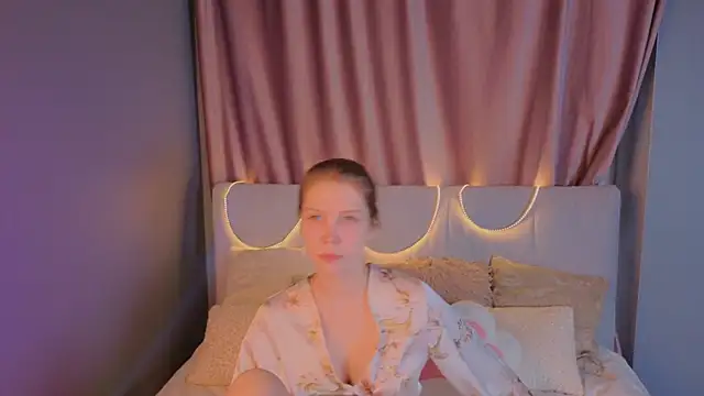 BeatrixCarIeton online show from September 18, 7:01 pm