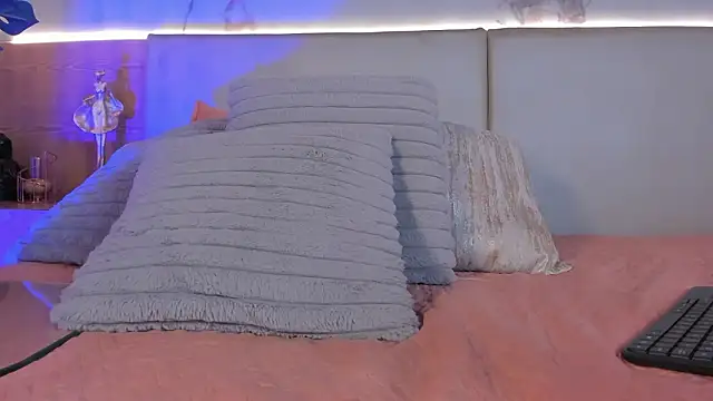 ValSmith  online show from March 16, 5:44 am