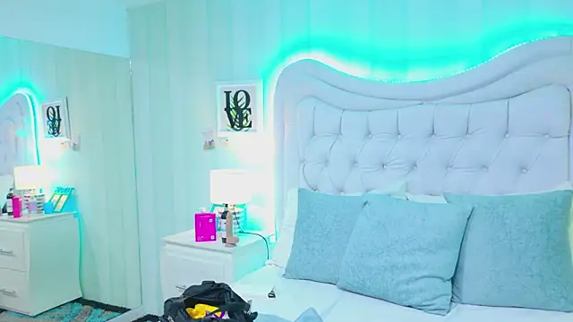 KiimBrooks online show from October 21, 10:52 am