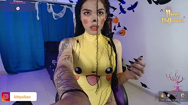 kitty aikooo online show from October 30, 10:11 pm