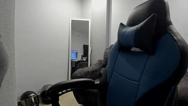 Dakota Mars online show from April 9, 3:53 am