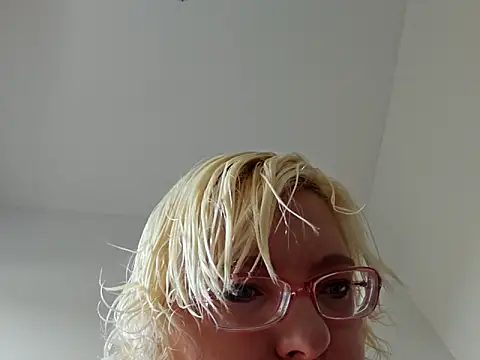 VikaKing online show from November 28, 9:45 am